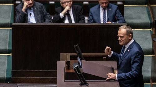 Invazia rusă în Ucraina anunţă o nouă eră în Europa, consideră premierul polonez Donald Tusk: "Ştiu că sună devastator, în special pentru generația mai tânără, dar a început era pre-război"