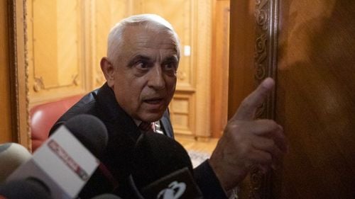 Petre Daea, mesaje ce amintesc de retorica epocii comuniste: Făuritori de hrană / Intru imediat în dispozitivul de lucru / Prin profesie și dăruire am fost, sunt și voi rămâne alături de dumneavoastră