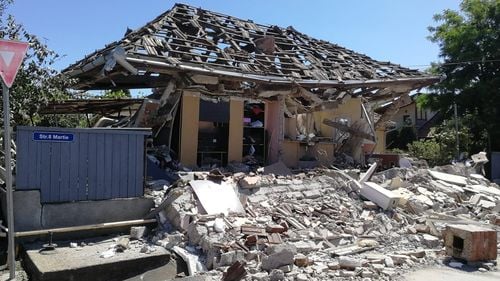 Cluj: Explozie puternică într-o casă din comuna Apahida / Două persoane au fost transportate la spital