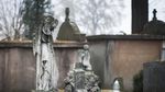 Doi români au fost condamnați la închisoare în Franța pentru jafuri în cimitire. Ei furau statuete din bronz
