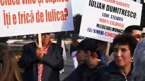 Protest la Ploiești împotriva preşedintelui PNL al Consiliului Județean, Iulian Dumitrescu, cercetat de DNA pentru fapte de corupţie
