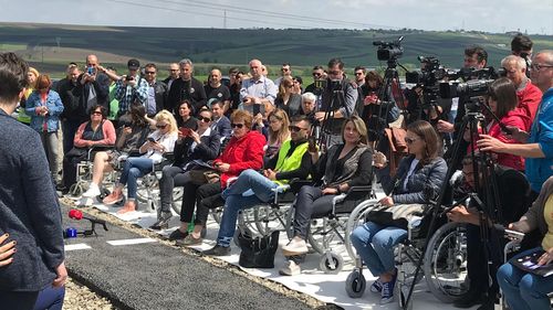 Ștefan Mandachi, încă un eveniment la primul metru de autostradă din Moldova, alături de victimele unor accidente rutiere. Asociațiile care militează pentru construcția de autostrăzi au anunțat că vor să dea în judecată guvernul și să îi cheme ca martori pe toți miniștrii transporturilor