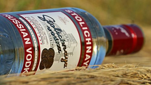 Magazinele canadiene de băuturi alcoolice scot votca rusească de pe rafturi după invazia Ucrainei