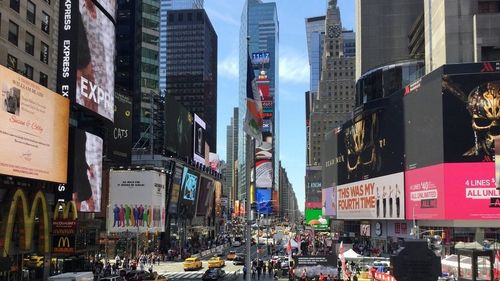 Decizie controversată a oficialilor din New York: Amenzi de 250.000 de dolari pentru folosirea expresiilor "străin ilegal" și "du-te înapoi în țara ta!"