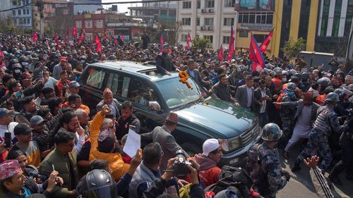 Mii de oameni s-au adunat în sprijinul fostului rege al Nepalului și cer revenirea la monarhie