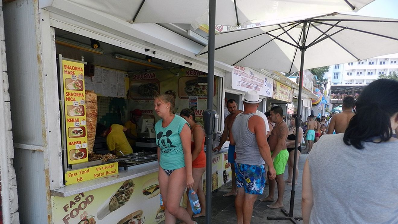 Șeful Protecției Consumatorilor din Constanța, după o razie pe litoral: ”Autorizăm ca fast-food locații care n-ar trebui să existe nici în Pakistan”