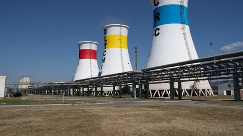 BREAKING Combinatul chimic Chimcomplex concediază aproape 400 de angajați