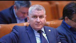 Statul a obținut aproape 6 miliarde de lei din supraacciza la carburanți/ Florin Roman (PNL): ”Banii au mers în bugetul general din care s-au plătit salarii și pensii nesustenabile”