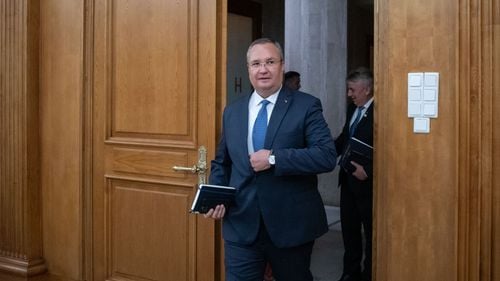 VIDEO Declarații Nicolae Ciucă: Până la finele lunii octombrie, pachetul de legi ale Educației va fi adoptat în Guvern și trimis în Parlament / Întrebat dacă se simte vizat de declarațiile președintelui Iohannis despre plagiat: Nu am nici un fel de problemă, e o anchetă în desfășurare