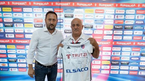 FC Botoşani i-a oferit un tricou cu autografe şi abonament la meciuri taximetristului care i-a returnat unui client o sacoșă de rafie în care se aflau 40 de mii de euro