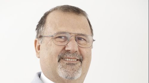 John-Ion Banu-Muscel, momente inedite la dezbaterea electorală de la TVR: ”Întrebarea îmi e adresată mie însuși. Ce caut eu aici?” / ”Asta e întrebarea către mine și n-am de gând să vă răspund” / ”Vă învârtiţi în jurul celor cinci muşchetari”