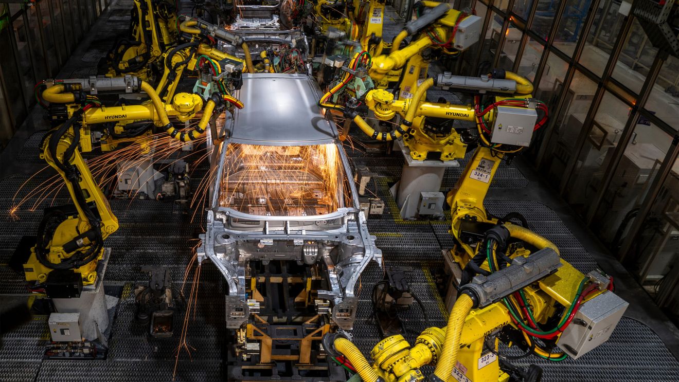 Sectorul auto german face apel la detensionarea disputei tarifare dintre SUA şi UE / Trump spune că noile tarife i-ar obliga pe producătorii auto să-și mute producția mult mai rapid în America