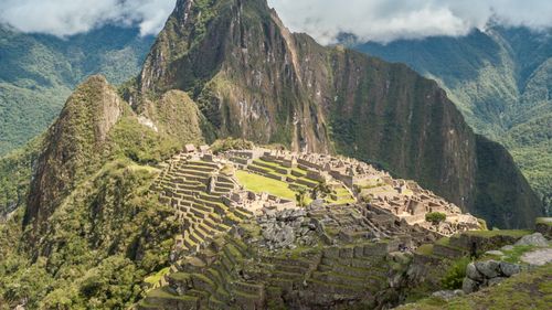 Protestele localnicilor blochează accesul la Machu Picchu / Serviciile feroviare către ruinele antice situate în Munţii Anzi sunt suspendate de trei zile