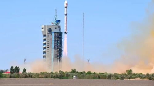 China lansează azi misiunea Tianwen-2 pentru a aduce pe Pământ mostre de pe un asteroid apropiat