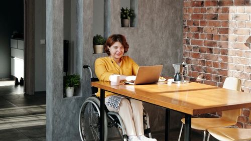 Primul concurs de angajare pentru persoane cu dizabilități din istoria Camerei Deputaților, organizat la Comisia pentru Muncă și Protecție Socială