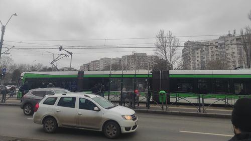 UPDATE Circulația tramvaielor 41 a fost reluată după o defecțiune la pantograf