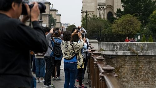 Ești un turist enervant? Iată cum poți afla / Cele mai enervante lucruri pe care le fac turiștii în opinia localnicilor: insulte, ședințe foto și tocmeli