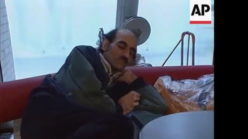 Un iranian care a locuit în aeroportul Charles de Gaulle timp de 18 ani şi a inspirat filmul ”Terminalul”, cu Tom Hanks în rolul principal, a murit în aeroport