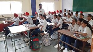 India elimină tabelul periodic și evoluția din manualele școlare - experții sunt nedumeriți. Cauza: presiuni politice anti-știință