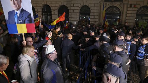 Avocat din Baroul Bucureşti trimis în judecată pentru declaraţii incitante la violenţă: ”Dacă îndrăzniţi să faceţi ceva, vă călcăm pe cap” / ”Vă scoatem mă cu ciomege!” / Instiga la violență cu ocazia unui miting organizat de susținătorii lui Călin Georgescu