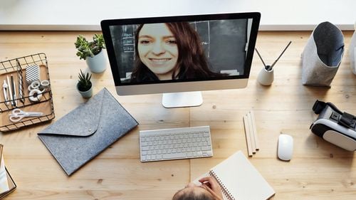 Cursuri online în toate unităţile de învăţământ preuniversitar din Baia Mare, după ce doi elevi au fost diagnosticaţi cu meningită