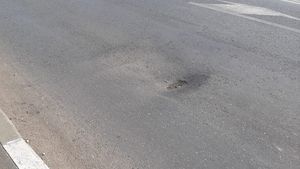 Groapă nemarcată extrem de periculoasă, de 30 cm adâncime, pe una dintre cele mai aglomerate artere din Sectorul 2 din București