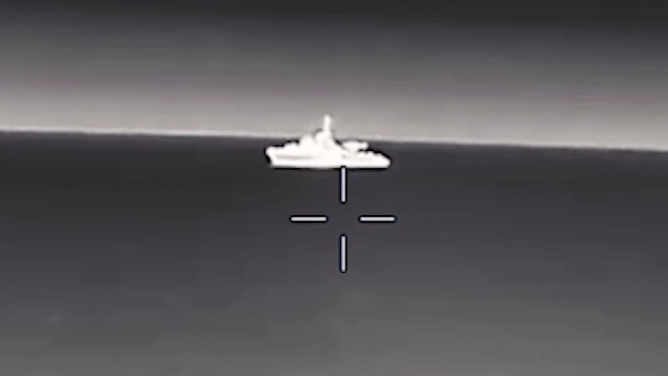 VIDEO Ucraina a atacat cu o dronă o navă de război a Rusiei, într-un port de la Marea Neagră