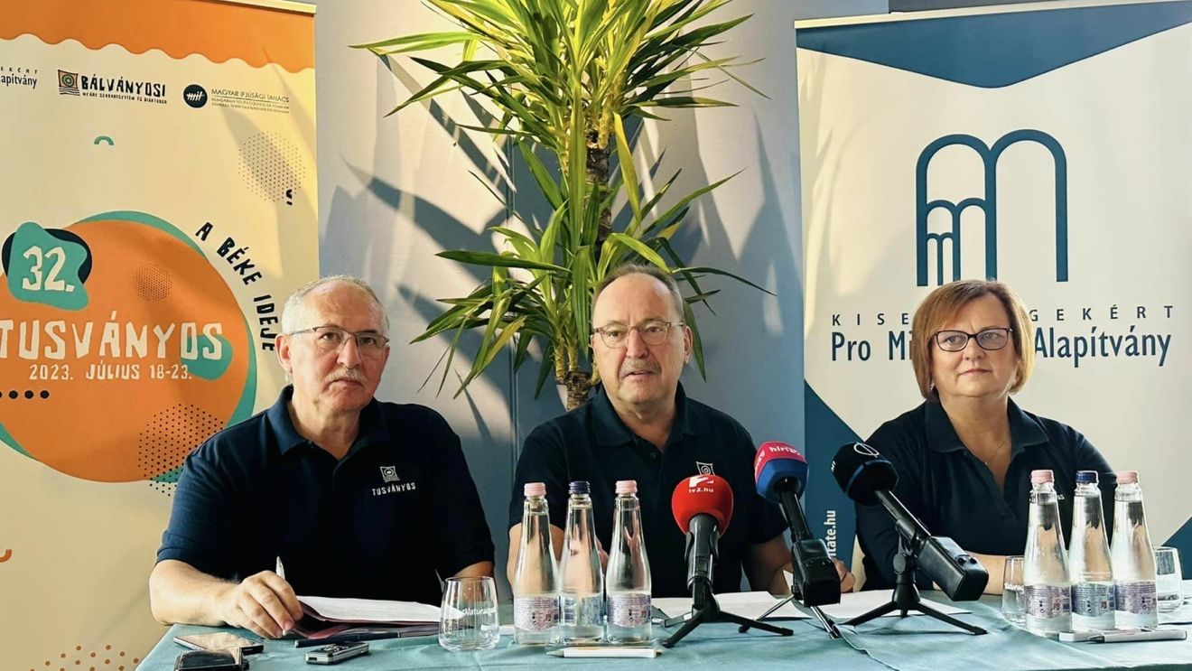 Oficial maghiar, despre Universitatea de Vară de la Tușnad: În Bazinul Carpatic există un sentiment anti-maghiar constant, ceea ce justifică o strategie comună / Directorul de campanie al fostului preşedinte Trump va fi prezent la eveniment