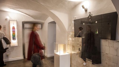 Expoziție inedită în București: Museum of Broken Relationships, locul unde obiecte cotidiene spun povești de iubire