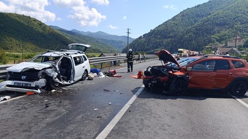 Trafic blocat pe Valea Oltului, la Boiţa / Șase persoane transportate la UPU Sibiu