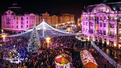Târgul de Crăciun se deschide duminică la Timișoara cu roata panoramică, patinoar și concerte / Moș Crăciun va veni cu un trenuleț și va avea o căsuță pentru a face fotografii