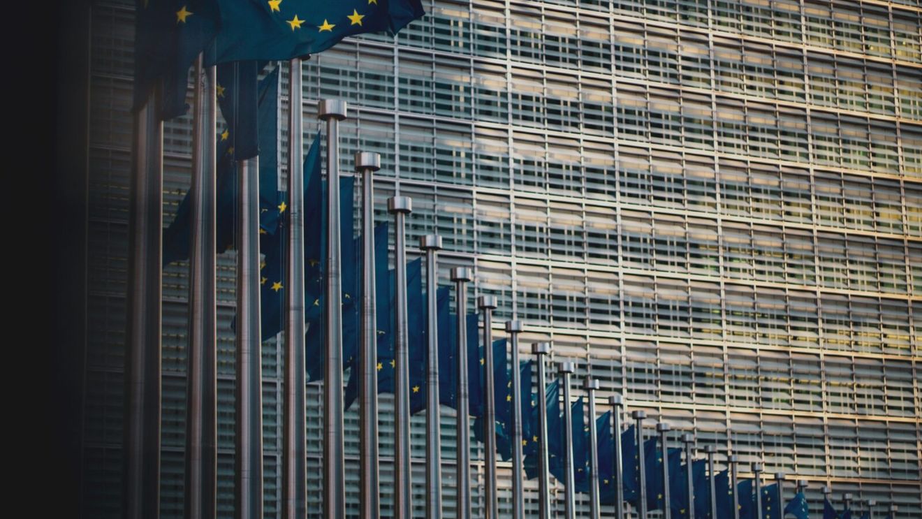 Europa a devenit o "mașinărie infernală" pentru producerea de reglementări care zdrobesc competitivitatea - patronatul francez