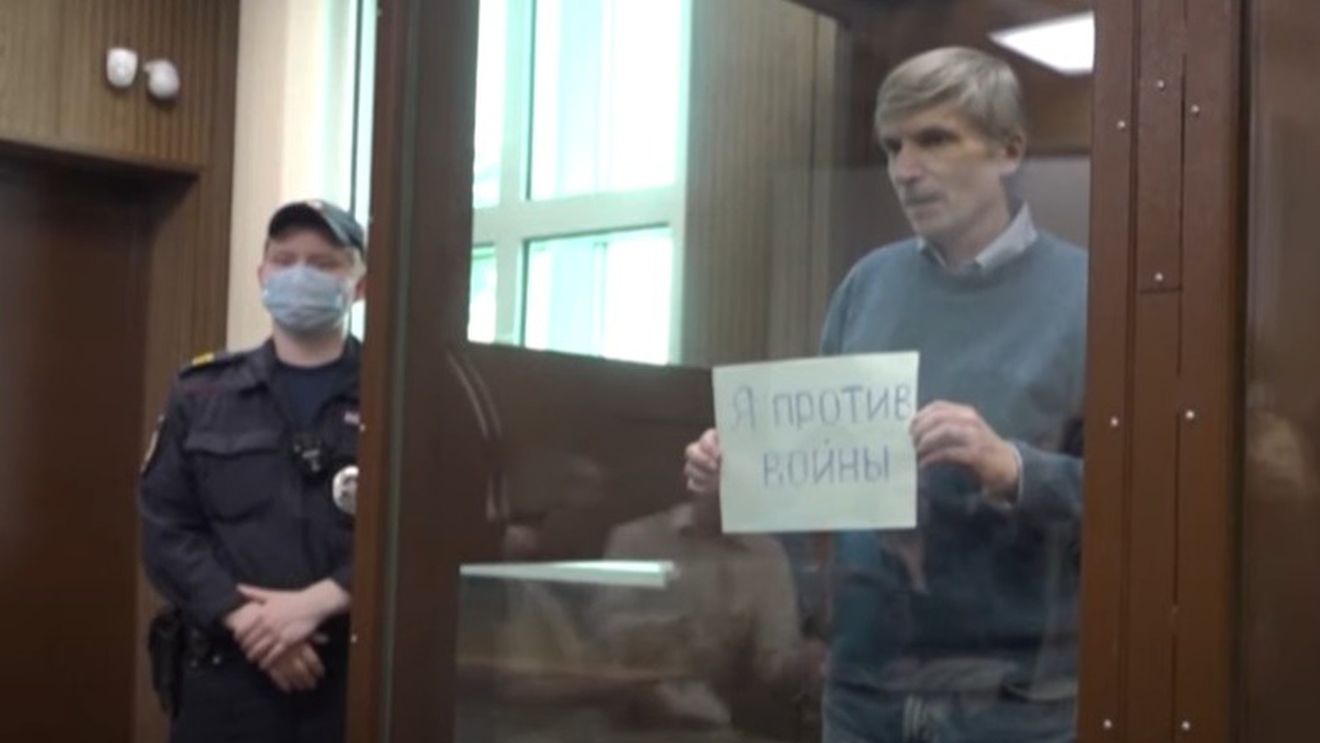 Rusia: Un activist al opoziției, condamnat la 7 ani de închisoare pentru că a denunțat războiul împotriva Ucrainei