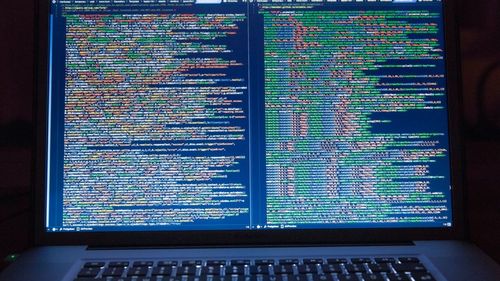 Datele personale ale unor parlamentari europeni şi britanici au ajuns pe dark web