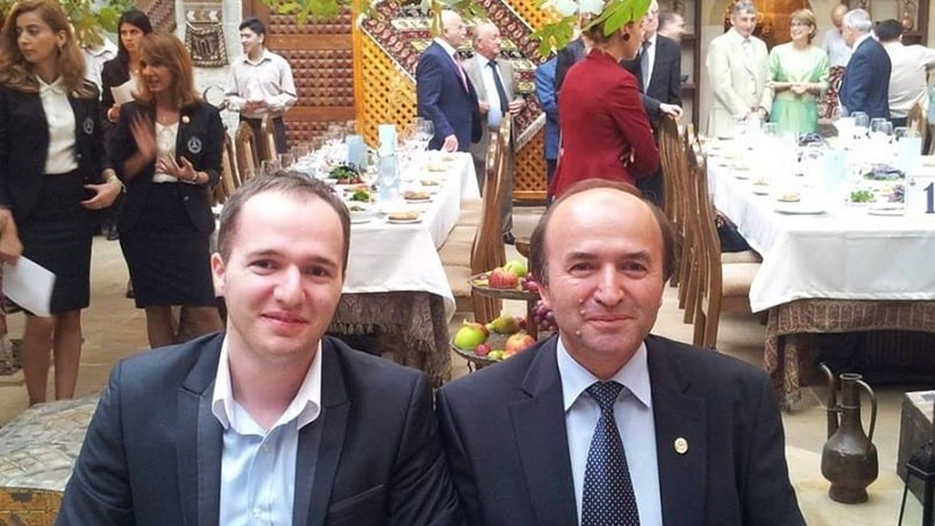 Fiul ministrului Justiţiei a picat examenul de transfer ca notar de la țară la oraș/ Ionuț Toader profesează în Iași printr-un artificiu, fiind asociat cu președintele Camerei Notarilor