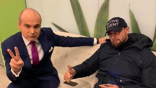 Rareș Bogdan anunță că pleacă de la Realitatea TV dacă Oreste Teodorescu și Oana Stănciulescu nu vor fi reprimiți. Oreste acuzase că e cenzurat pentru că nu a vrut să intre în partidul lui Cozmin Gușă