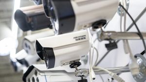 Școlile pot decide cu acordul majorității simple a părinților, dar și a angajaților să instaleze sisteme de supraveghere audio-video