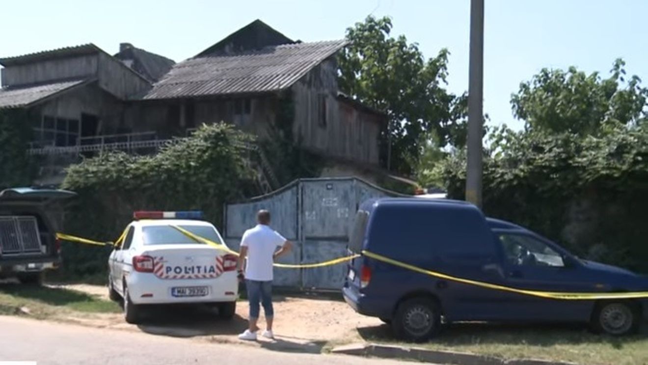 UPDATE Un aparat foto și pete noi de sânge au fost găsite în casa lui Gheorghe Dincă. Anchetatorii vor sparge gropile din curtea unde se presupune că a fost ucisă Alexandra - surse