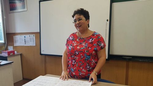 Confesiunea unui diriginte, când se desparte de o clasă întreagă: Nu mai plângi, ştii că ei varsă acum şuvoaie de lacrimi. Apoi se răspândesc, ca puful unei păpădii