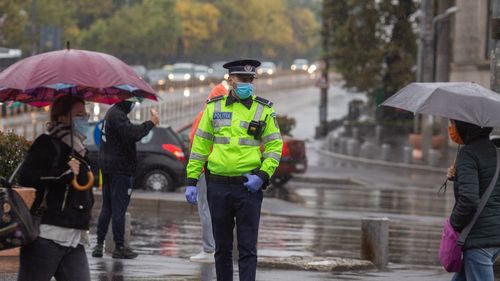 Amenzi de 400.000 de lei în ultimele 24 de ore pentru nerespectarea interdicțiilor impuse în pandemie. Patru dosare penale pentru zădărnicirea combaterii bolilor