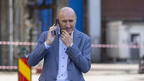 STENOGRAME din dosarul directorului ELCEN, Claudiu Creţu: „O fost cu Crețu la...în Franța, la Courchevel (...) Bine, noi avem cu ăsta relația...el, el acuma o câștigat cam, cam toate cele trei licitații pe consultanță la Elcen” / Directorul Elcen ar fi pretins peste 1,5 milioane de euro de la omul de afaceri Sorin Bonciu