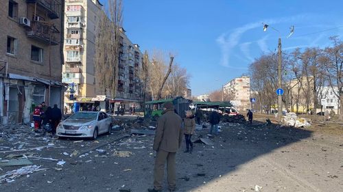 Zelenski dezvăluie că racheta balistică nord-coreeană care a ucis 12 persoane la Kiev avea componente americane. ”Conţinea cel puţin 116 componente provenind din alte ţări, dintre care majoritatea, din nefericire, au fost fabricate de către întreprinderi americane”