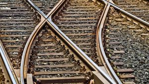 CFR acuză o tentativă de sabotaj feroviar în zona staţiei Constanţa după descoperirea unui obiect de beton între şinele de cale ferată