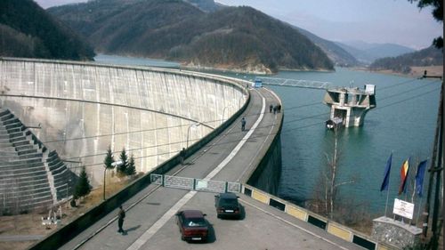 O galerie de acces a Barajului Paltinu a fost obturată / Prefectura Prahova a convocat Comitetul Județean pentru Situații de Urgență