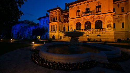 Palatul Cotroceni, iluminat  în culorile drapelului ucrainean, cu prilejul Zilei Europei