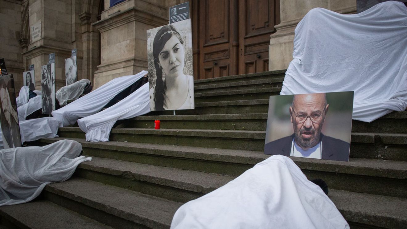 Procesul Colectiv, eșecul Justiției: La 6 ani de la tragedie, sentința definitivă e amânată din cauza neînțelegerilor privind încadrarea juridică a faptelor/ Între timp, Piedone a fost reales primar, iar patroana firmei pirotehnice a murit