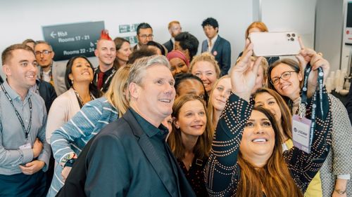 UK: Liderul Partidului Laburist de opoziție, Keir Starmer, afirmă că nu va renegocia relația cu Uniunea Europeană pentru a permite libera mișcare a persoanelor dacă partidul său va câștiga viitoarele alegeri