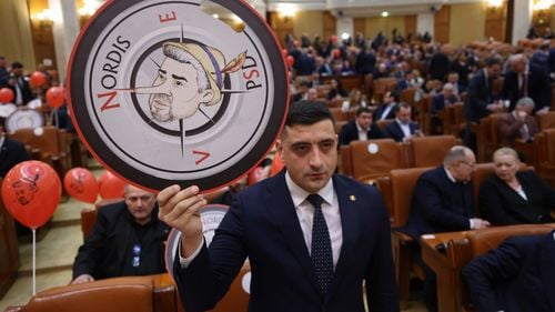 George Simion, AUR: Ia-ţi meditatorul şi pleacă, Marcele. Pleacă până vine valul, pentru că atunci când vine valul, veţi plăti toţi pentru mizeriile comise / Te-ai vândut pe o ciorbă, Marcele, pentru câteva excursii cu jeturile private