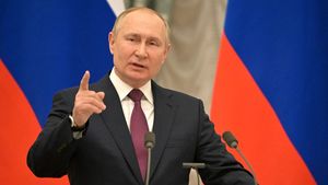 Putin: „Utilizarea Ucrainei drept instrument de confruntare cu ţara noastră reprezintă o ameninţare foarte mare pentru noi” / Liderul rus analizează apelul pentru recunoaşterea teritoriilor separatiste