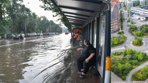 Orașe care absorb, nu se inundă: Planificarea urbană a Europei în fața schimbărilor climatice – lecția pentru București după ploaia istorică de 50 l/mp în 60 de minute